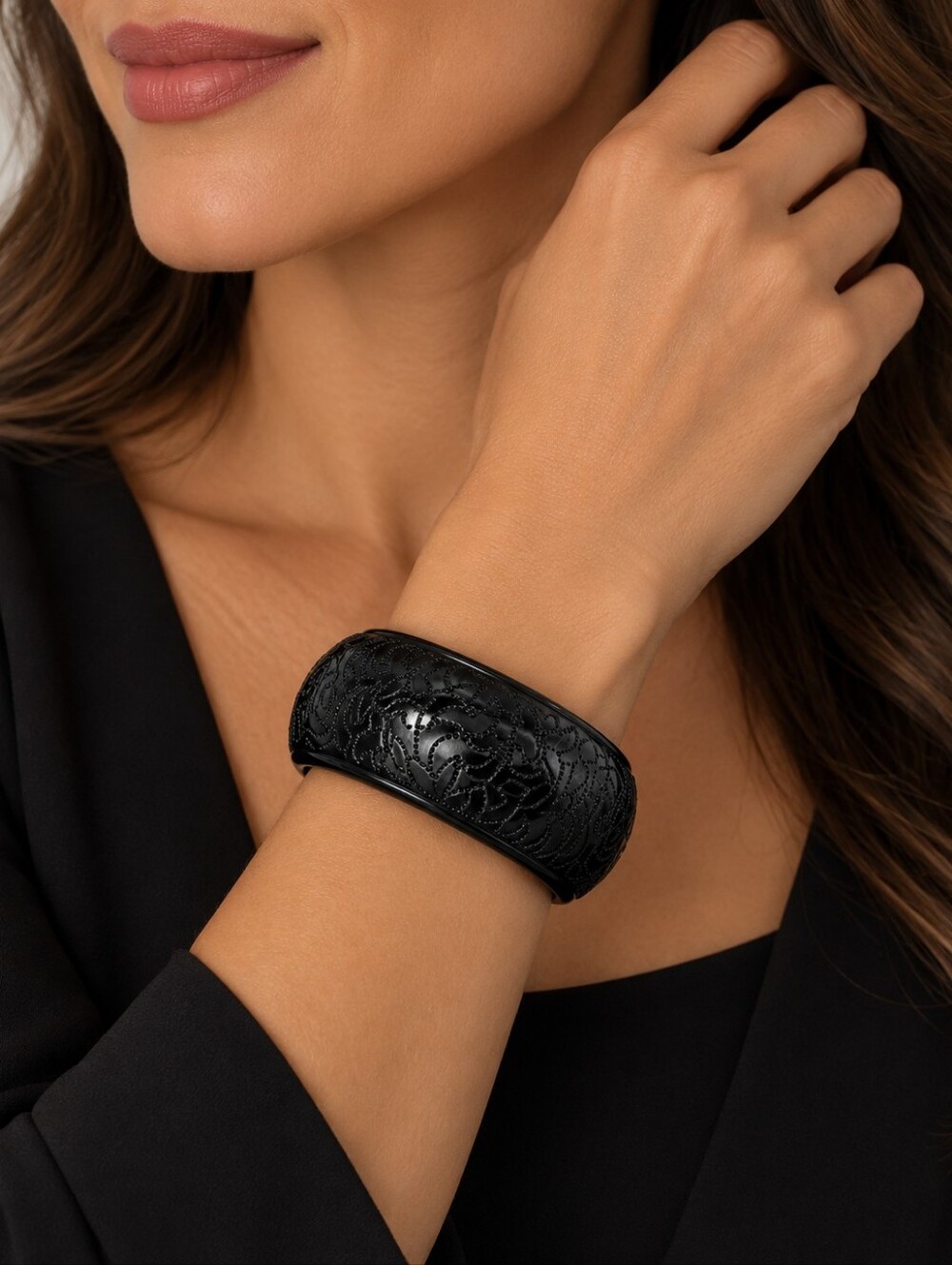 💎 NWOT Black Floral Embossed Wide Hinged Bangle Bracelet Statement Jewelry